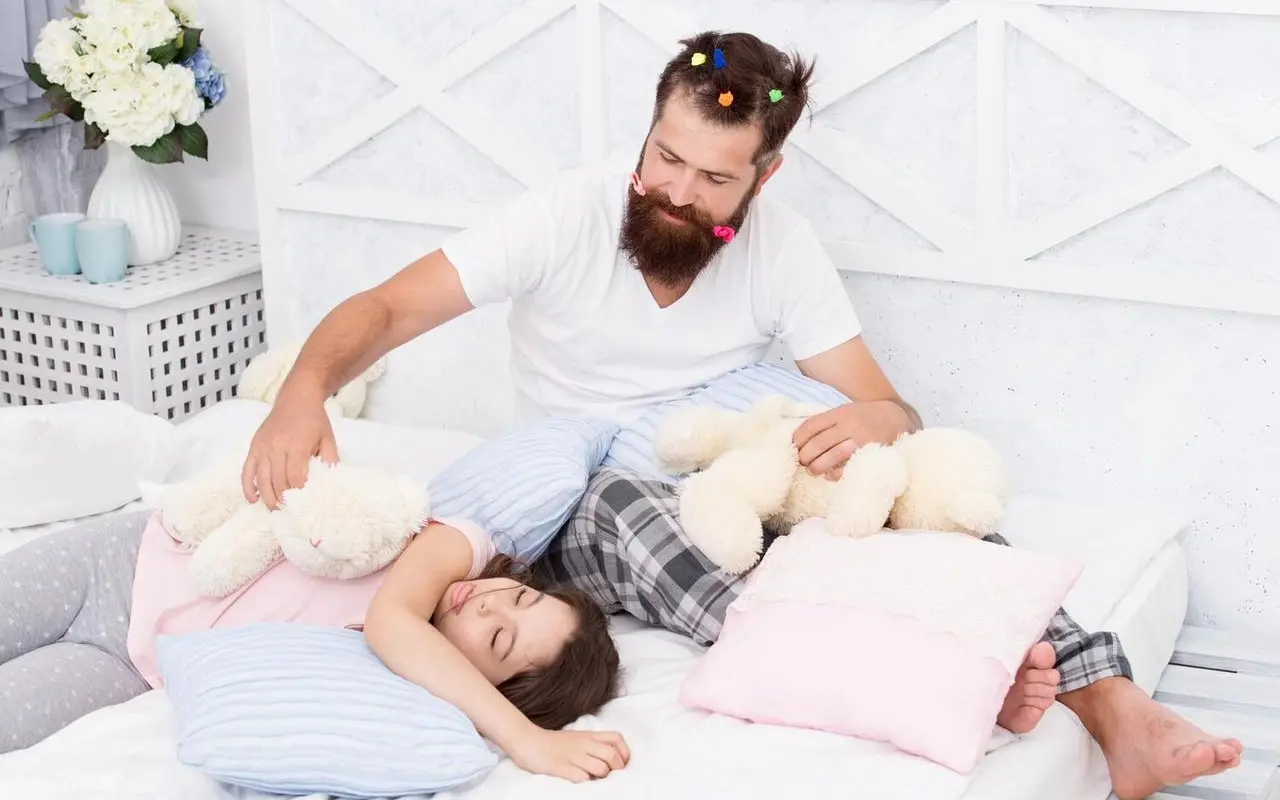 5 nieoczywistych sposobów na poprawę jakości snu dla młodych rodziców