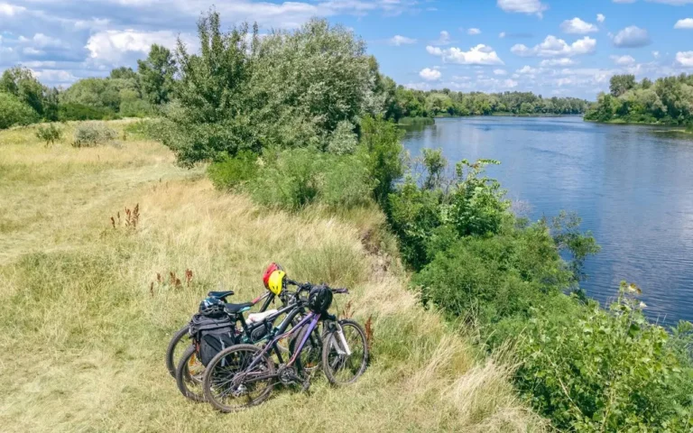 5 tras rowerowych dla miłośników slow travel w centralnej Polsce