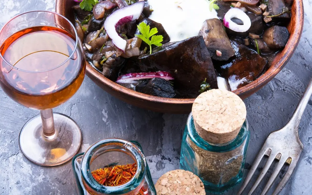 Inspiracje z podróży po Gruzji – kuchnia, moda i tradycje lokalne