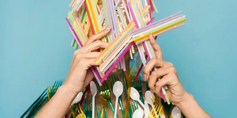 Kreatywne kolaże artystyczne z recyklingu – jak zacząć bez doświadczenia?