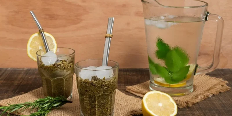 Najciekawsze alternatywy do kawy pobudzające organizm w pracy biurowej