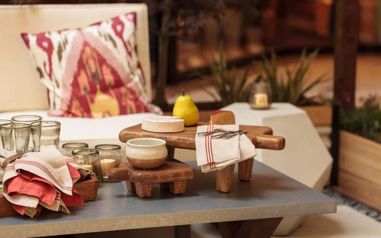 Najlepsze seriale lifestyle’owe na relaks po pracy – TOP 7 rekomendacji