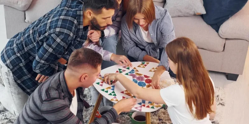 Rozrywka poza ekranem: gry planszowe, które łączą pokolenia