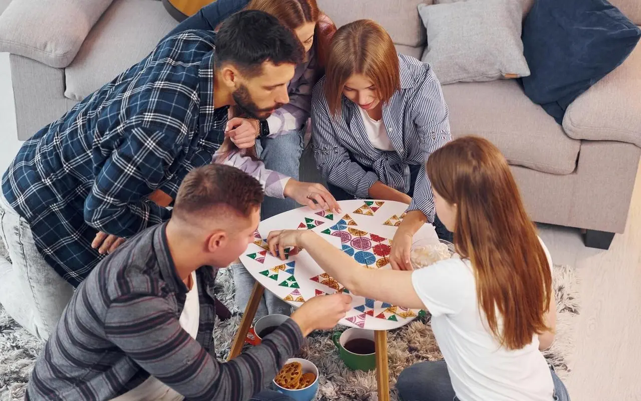 Rozrywka poza ekranem: gry planszowe, które łączą pokolenia